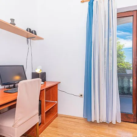 Apartment Awesome In With House Sea View Raslina